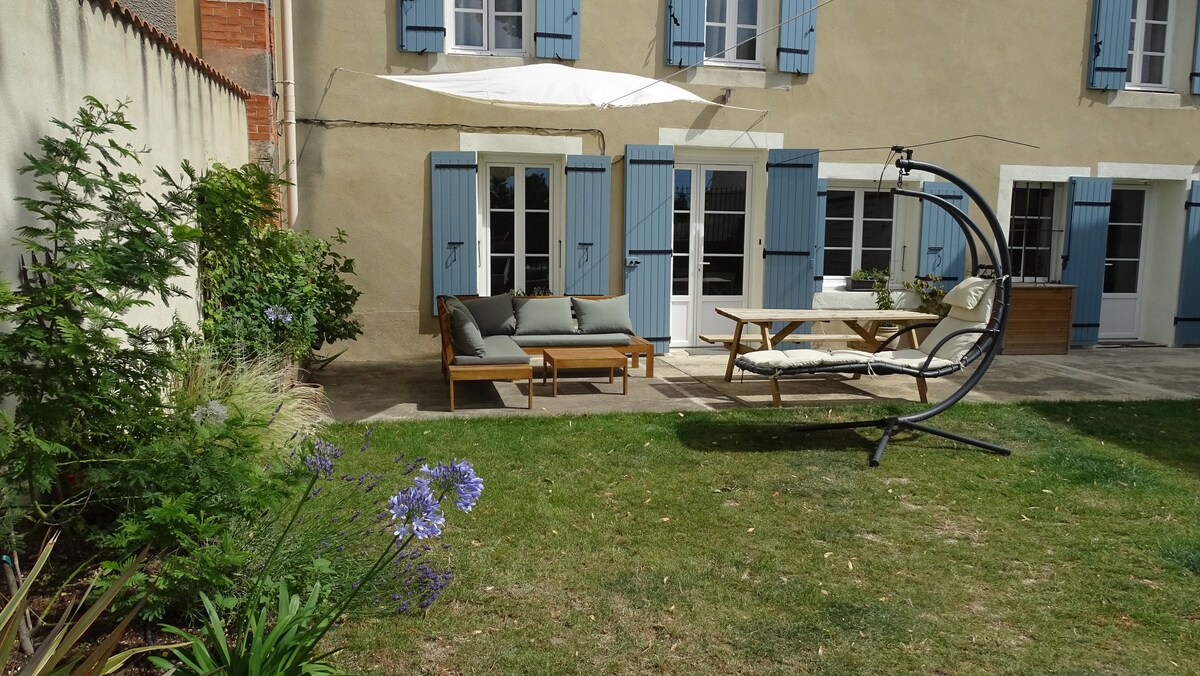 Chambre provençale dans mas avec piscine