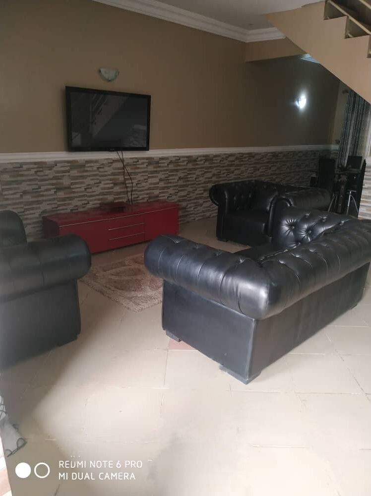 Airy Room in a 2bed Duplex Home in Lekki-LBS