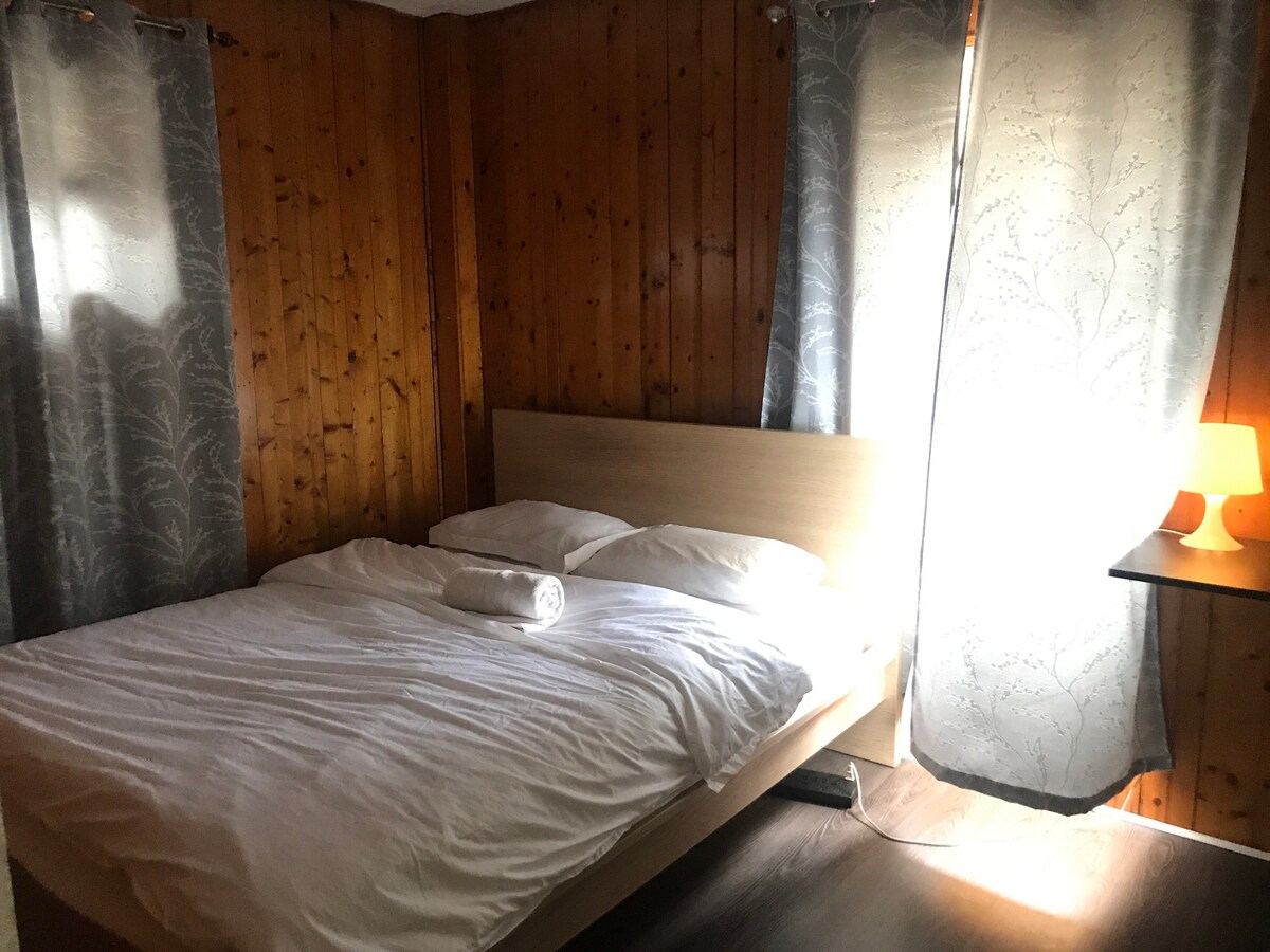 New Clean Private Room In Flushing