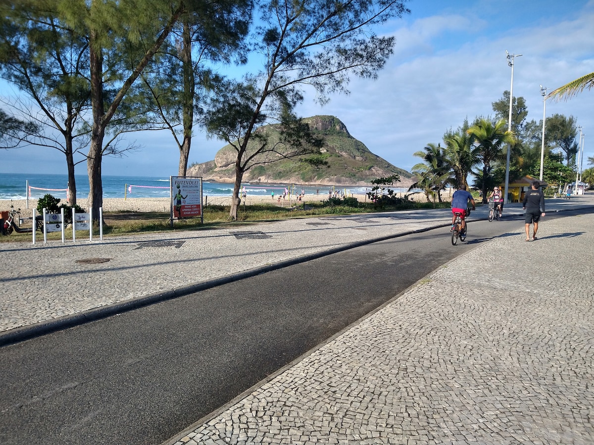 Frontal com vista Mar! Pé na Areia Ótimo 2 Quartos