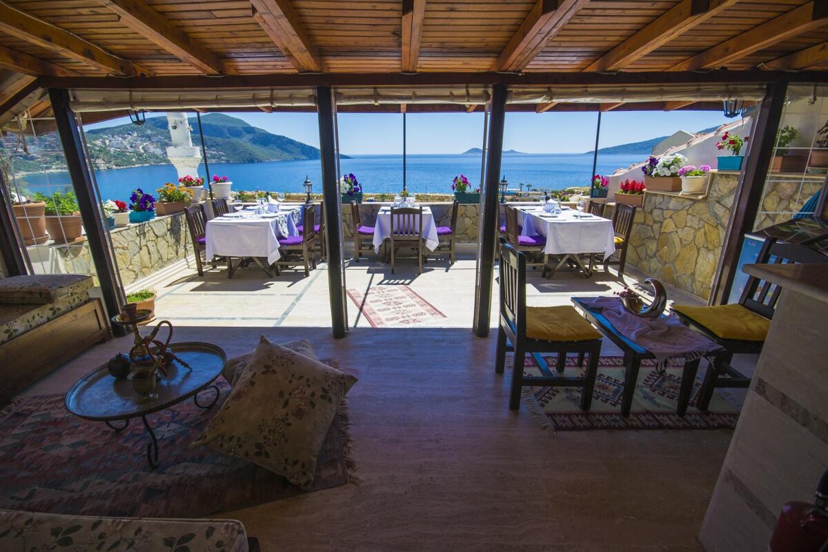 Kleo Boutique Hotel - Kalkan Old Center Beach 50米。