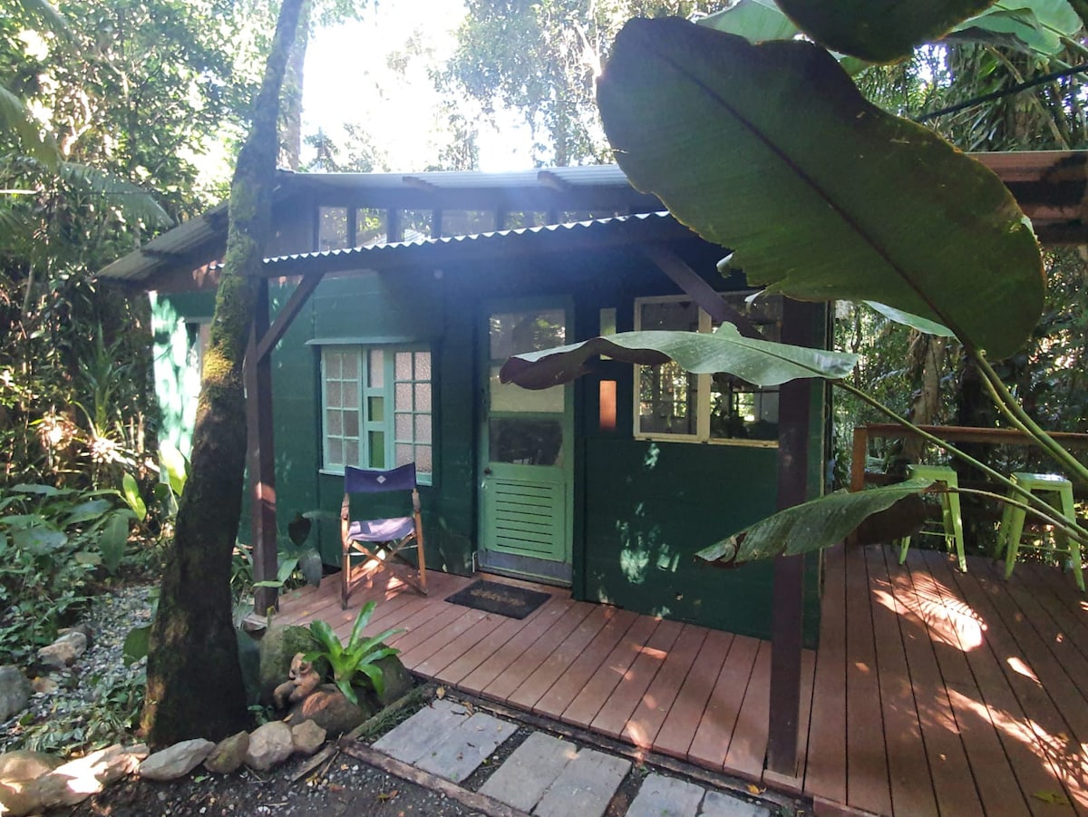 Cassowary House - Catbird Cottage