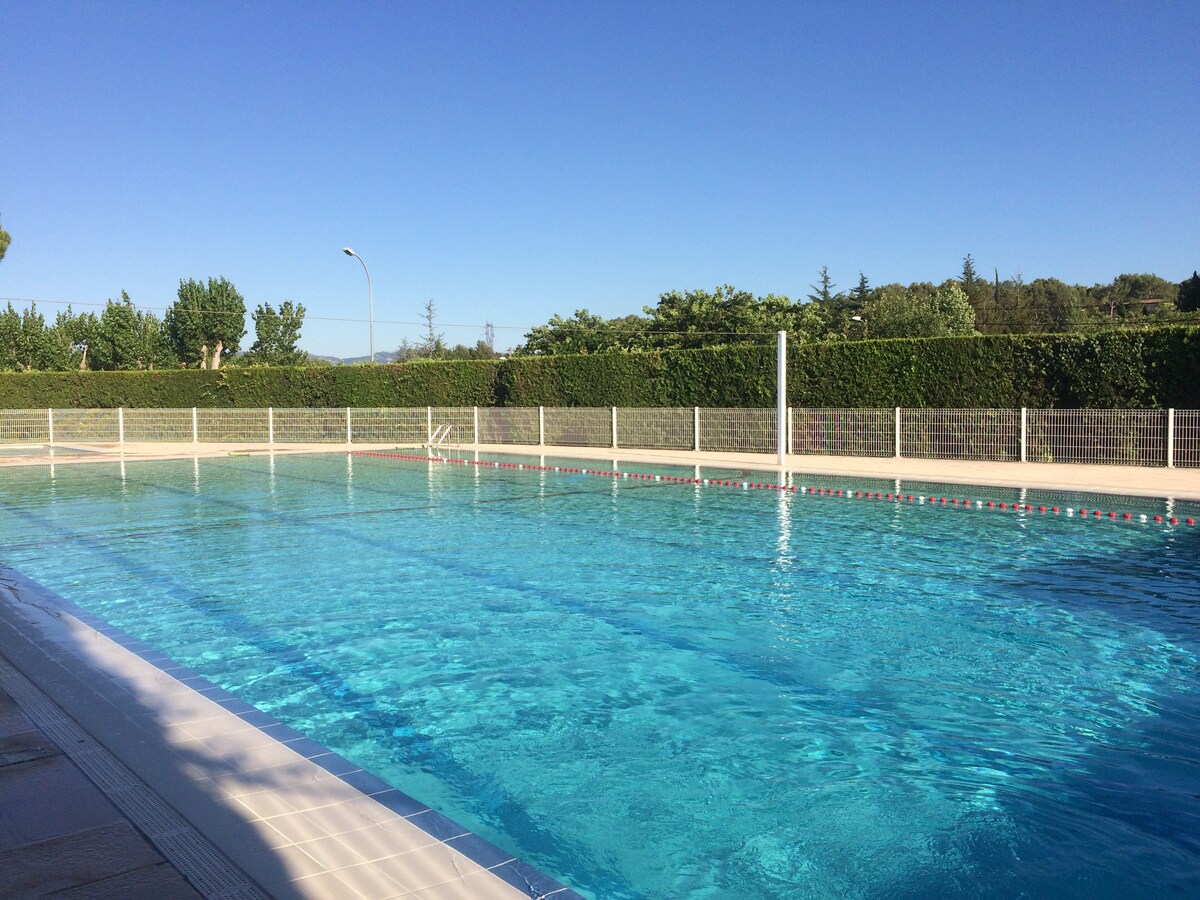 Maison familiale, piscine, 15 mn d'aix en provence