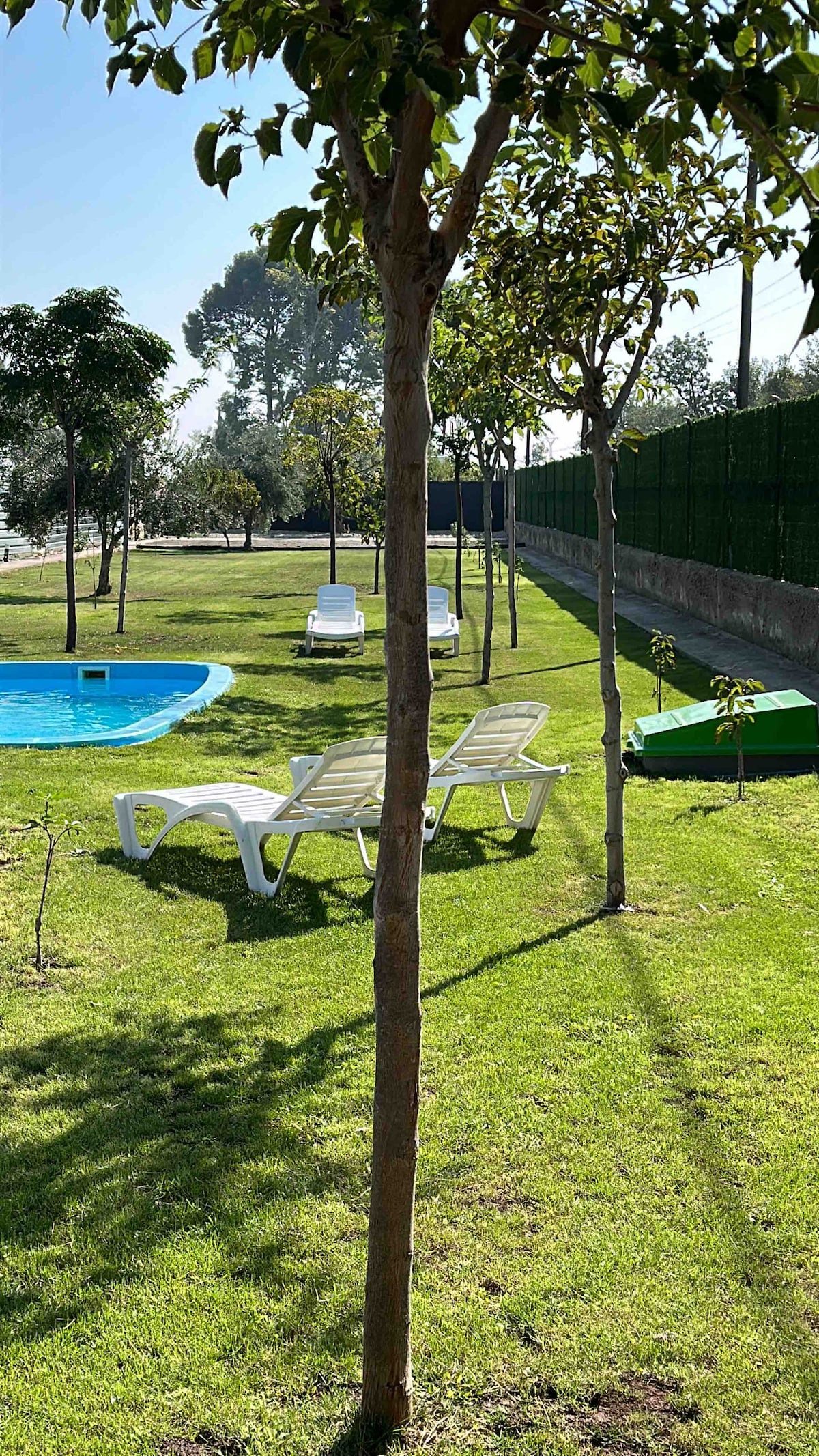 萨拉戈萨（ Zaragoza ）大型泳池、土地和烧烤设施