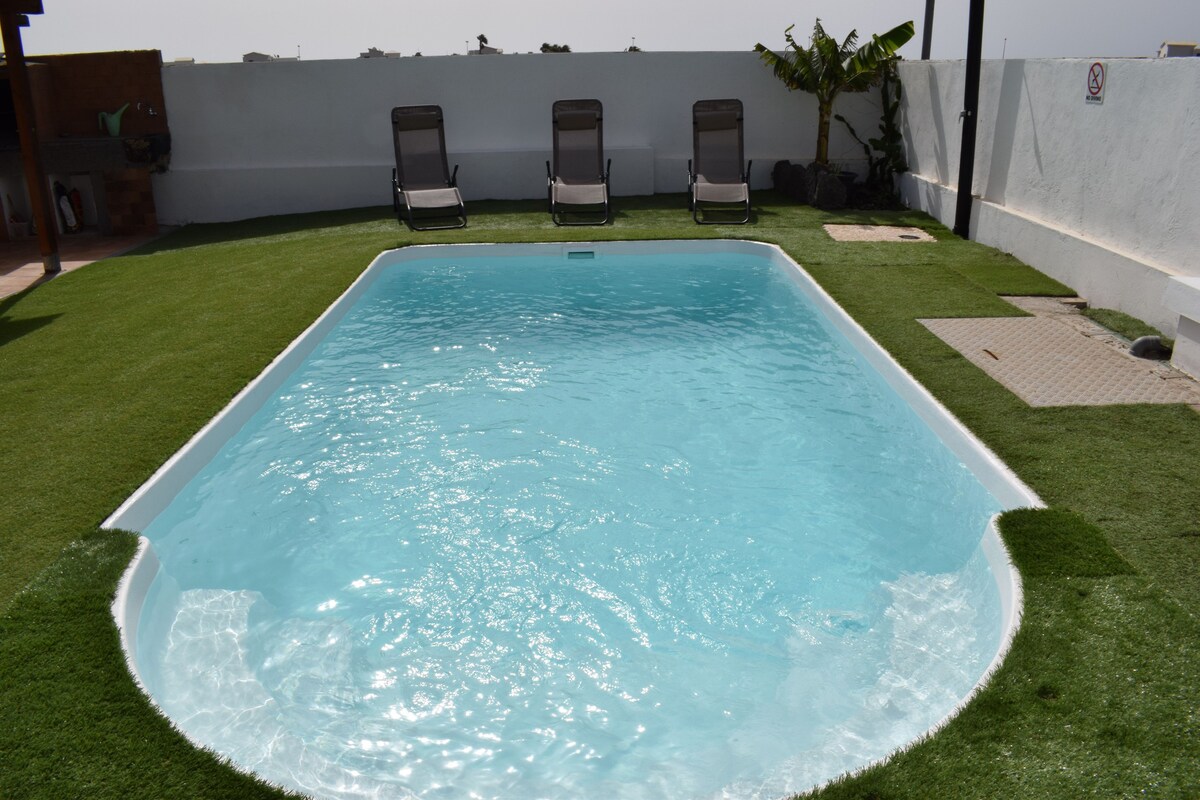 Casa en Playa Blanca con piscina privada