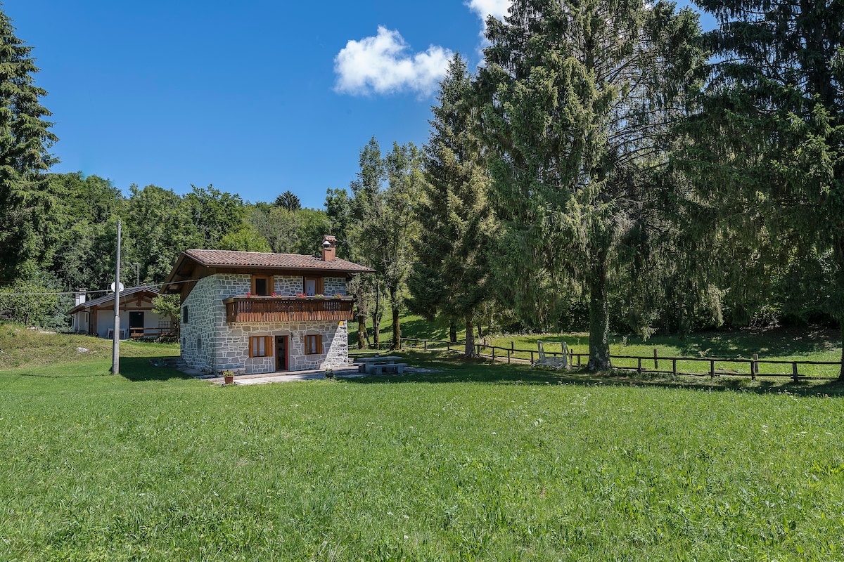 House Cuian - a traditional stone house