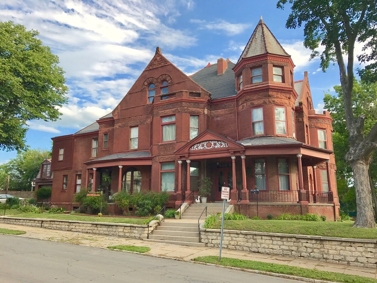 Vineyard Mansion - Carriage House