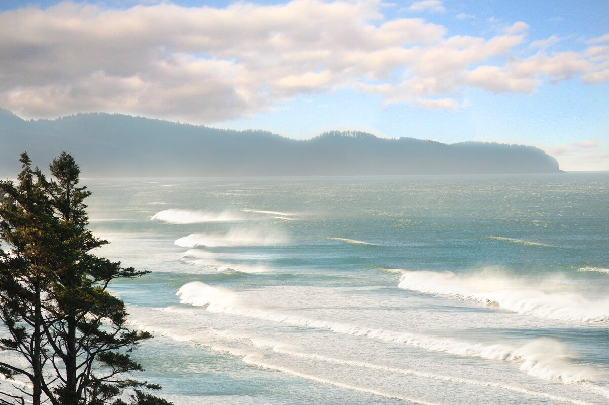 Oregon Coast Knotty Pine View Cabin