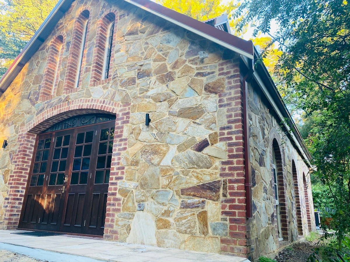 Stone cottage set in the Perth hills