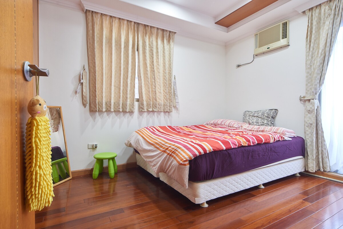 Bright and spacious near MRT