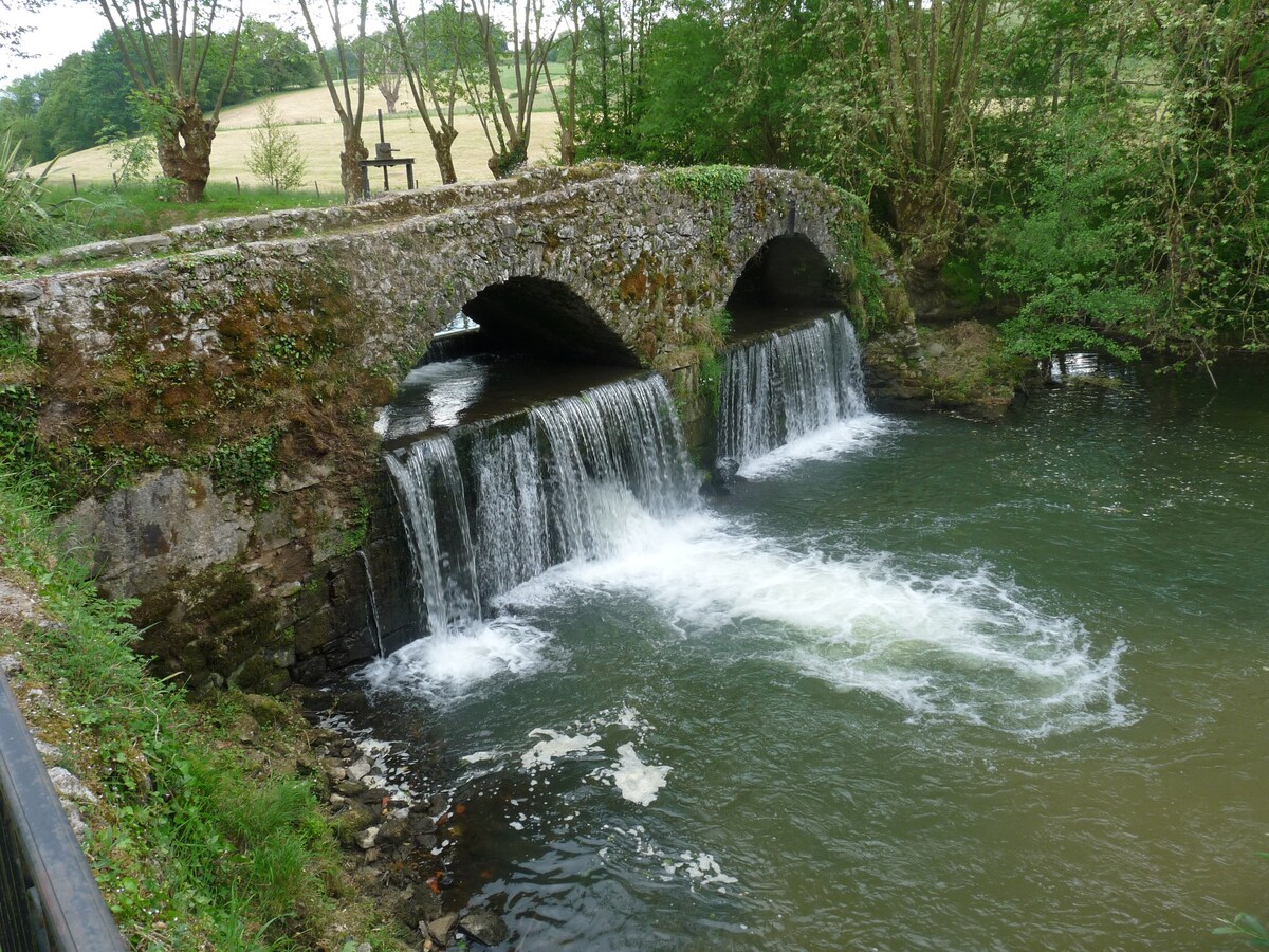 CHAMBRES D’HÔTES MOULIN DU 18ème SIECLE LA JOYEUSE