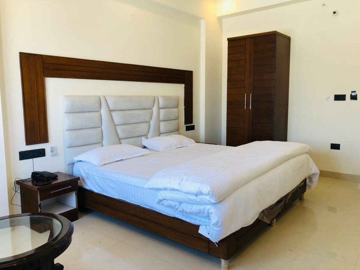 Hotel Doon's Pride, Dehradun-Deluxe Room