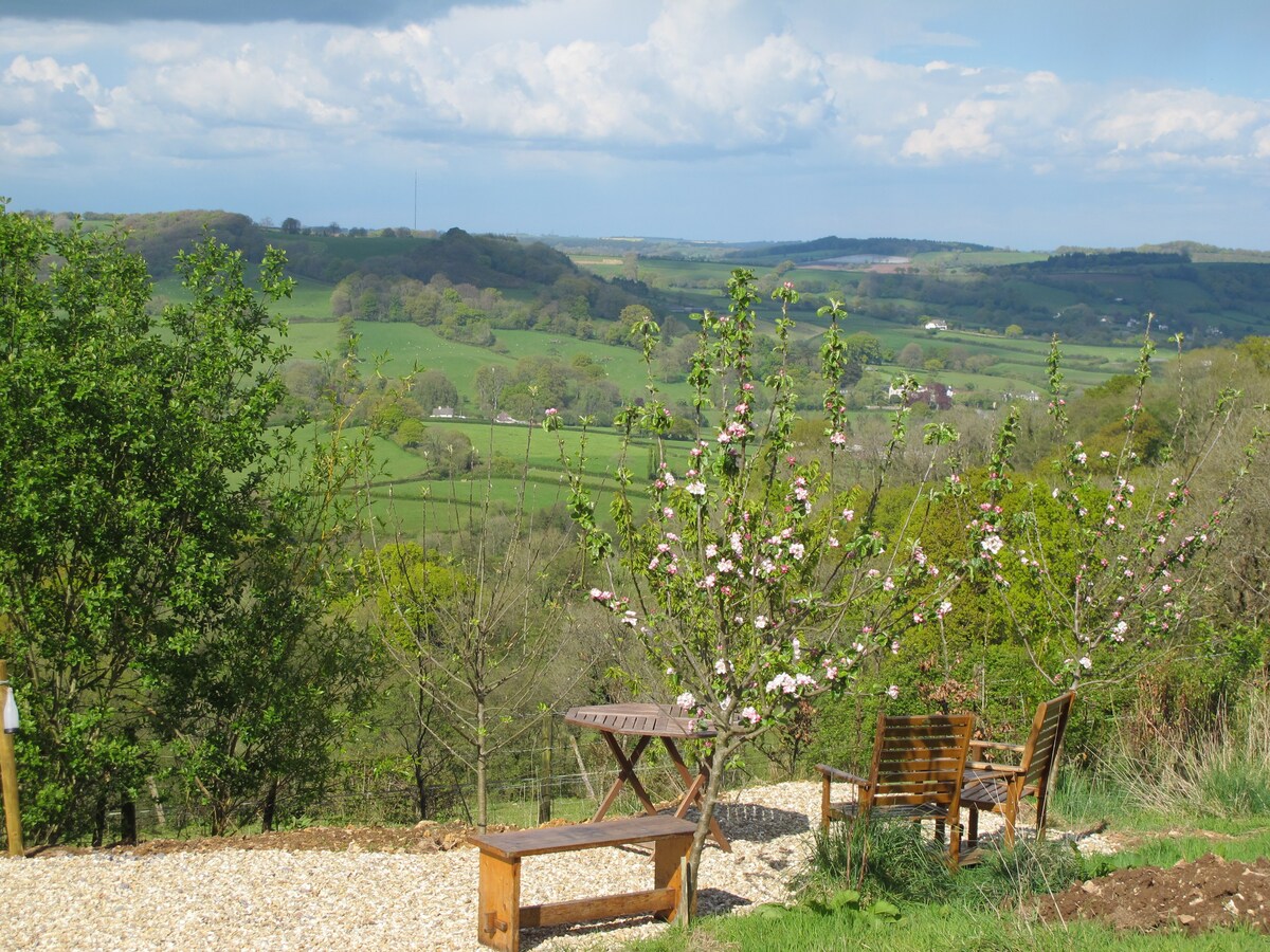 Glorious glamping area w/. beautiful valley views