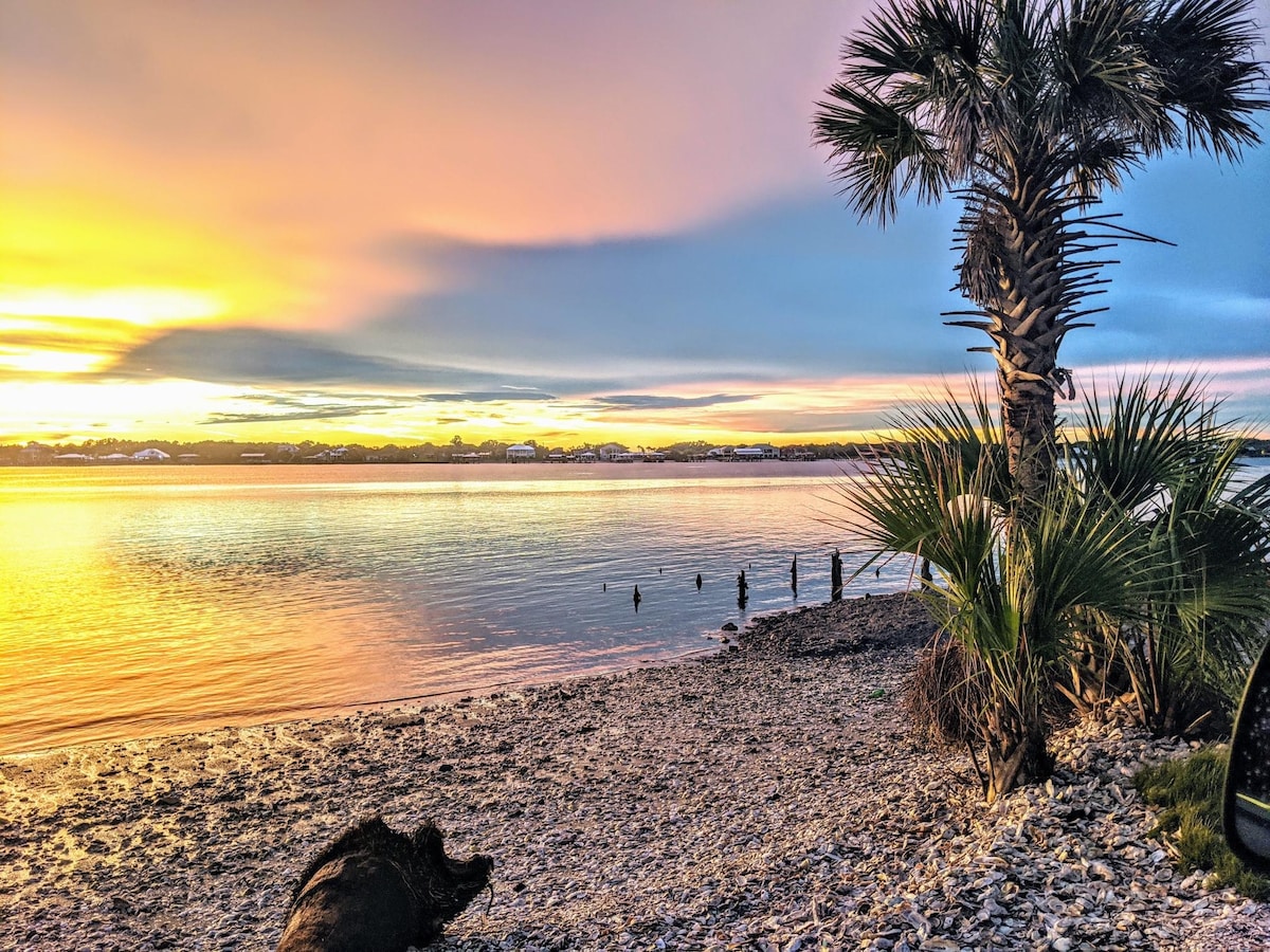 Cozy Beach House: Near Hanna Park & Mayo Clinic