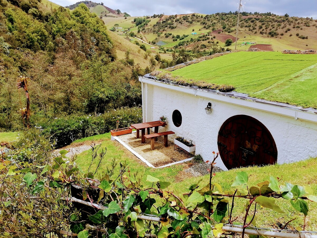 Acogedor Escondite Cabaña 'Hobbit' cerca a Bogotá!