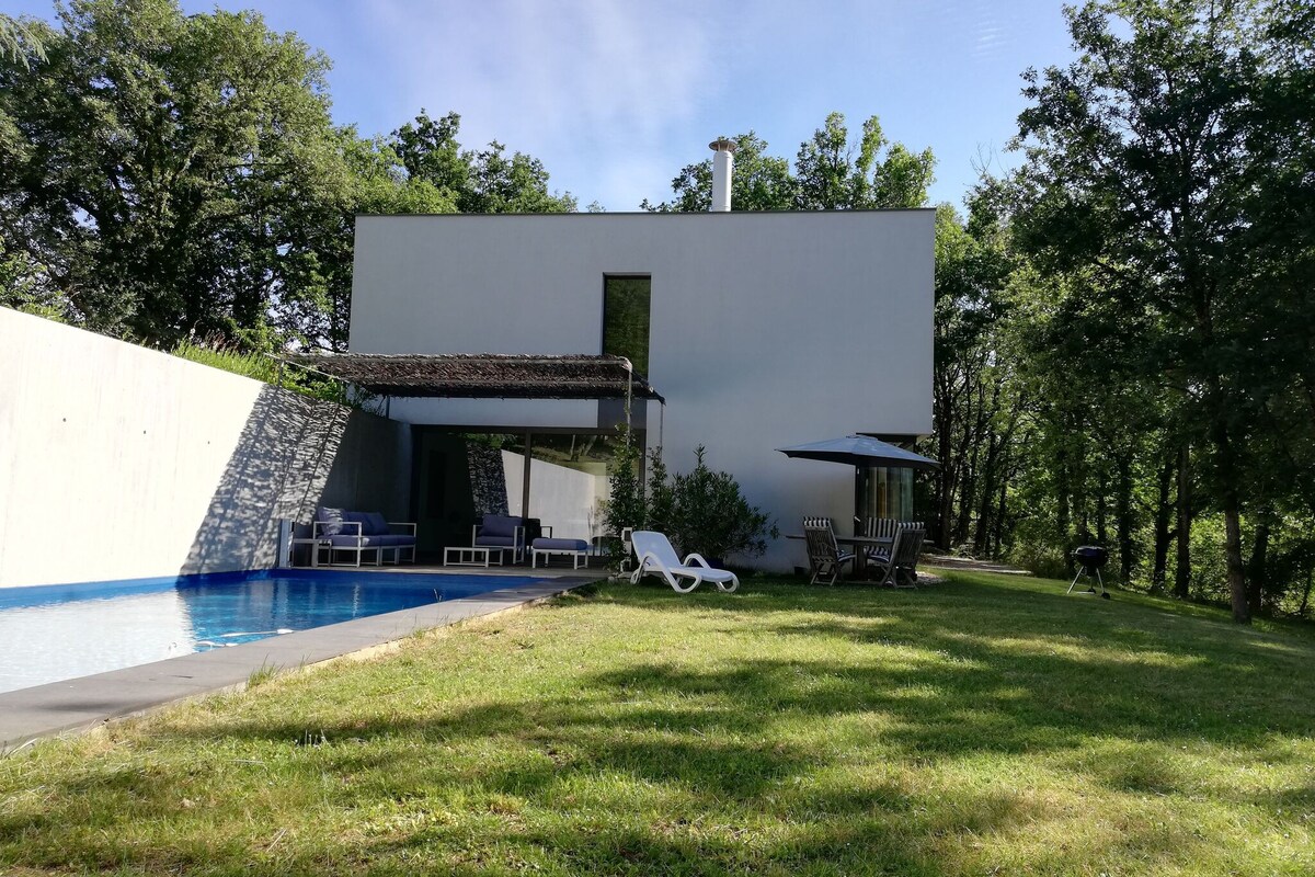 Luxury holiday home by the river in Boissières