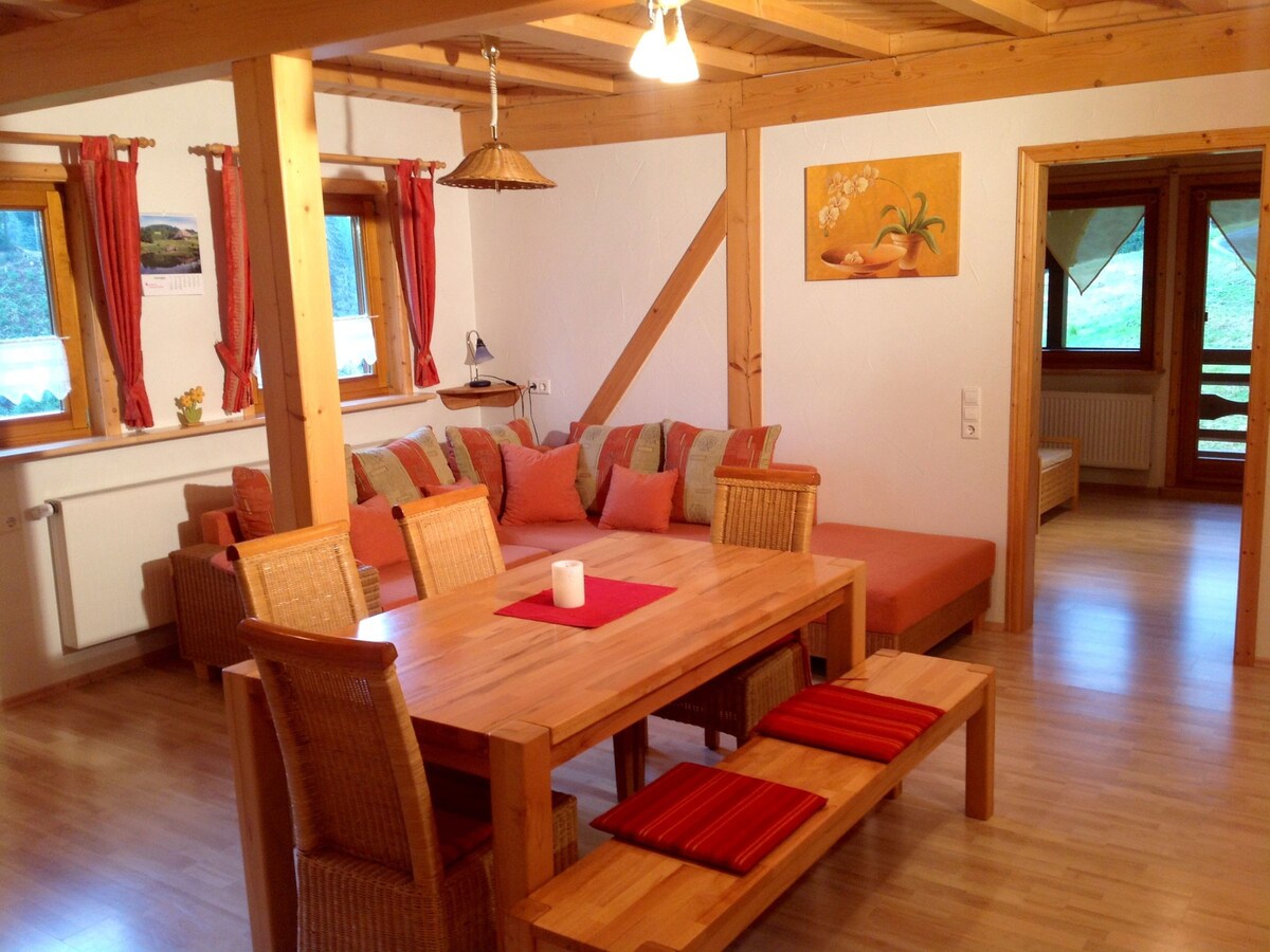 Ferienwohnungen Holzbildhauer Kammerer, (Triberg-Nussbach), Ferienwohnung 2, 70qm, 2 Schlafräume, max. 6 Personen