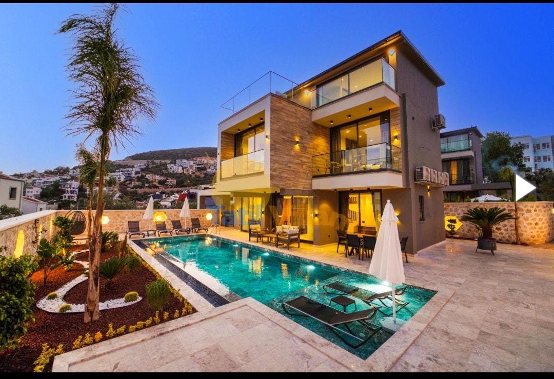 Villa Kazarman, Kalkan’ın kalbinde denize, merkeze