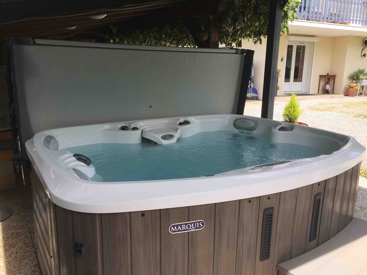 Appartement cosy avec Jacuzzi dans maison