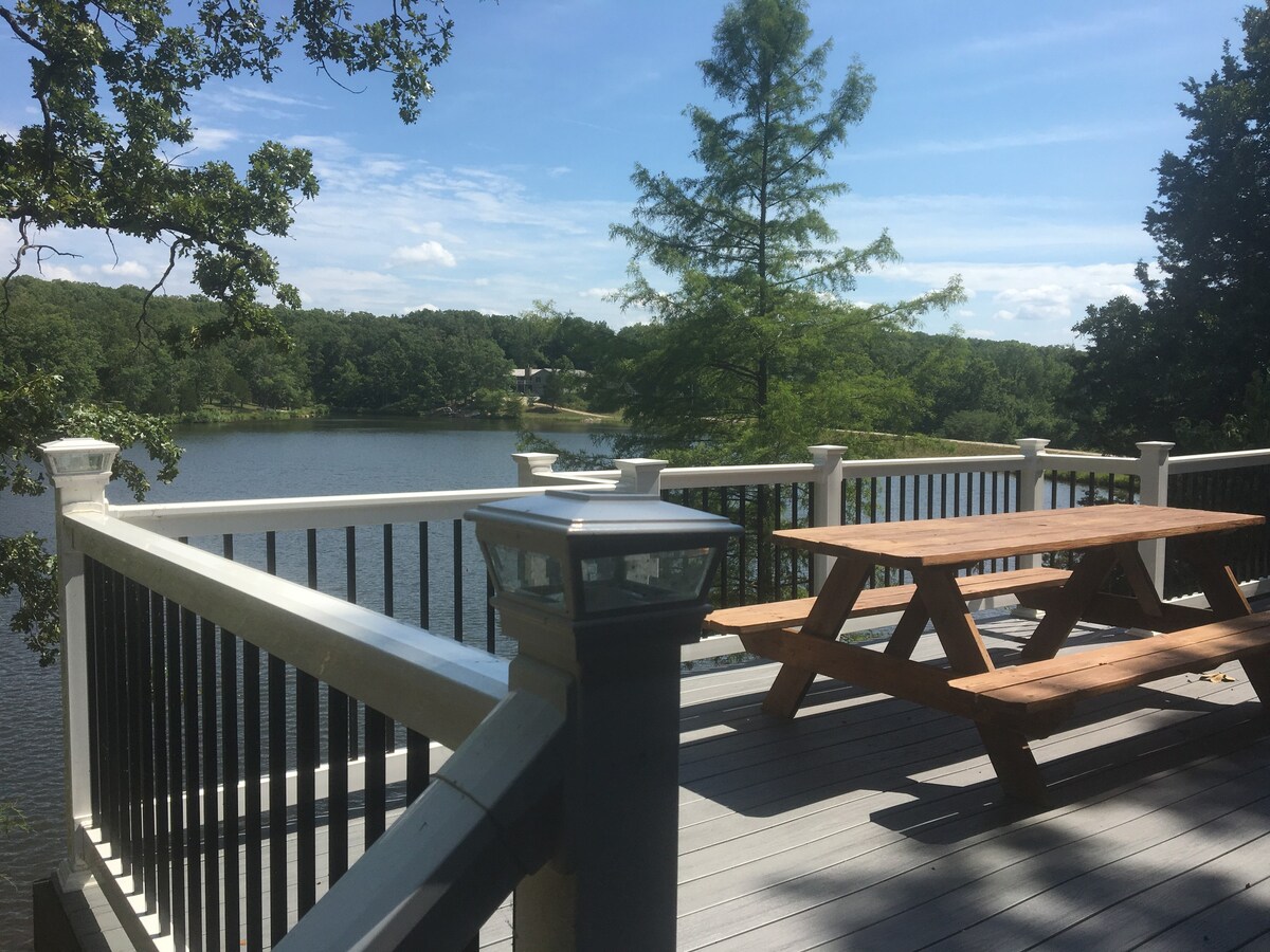 Welcome To Your Lakeside Oasis in Hermann, MO!