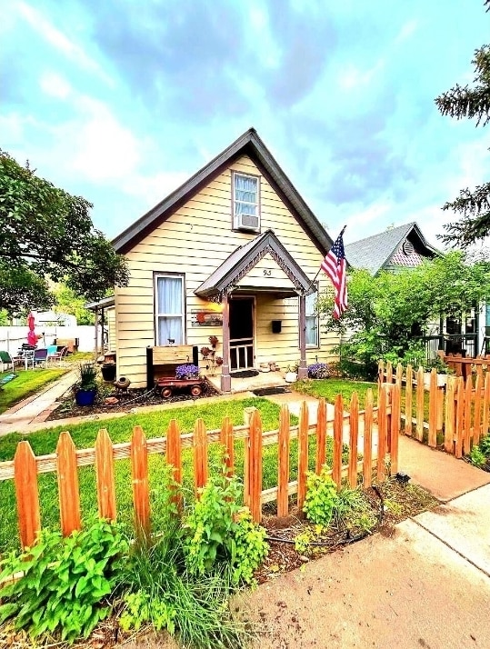 Mountain Victorian+Heart of Downtown+Kitchen+Yard!