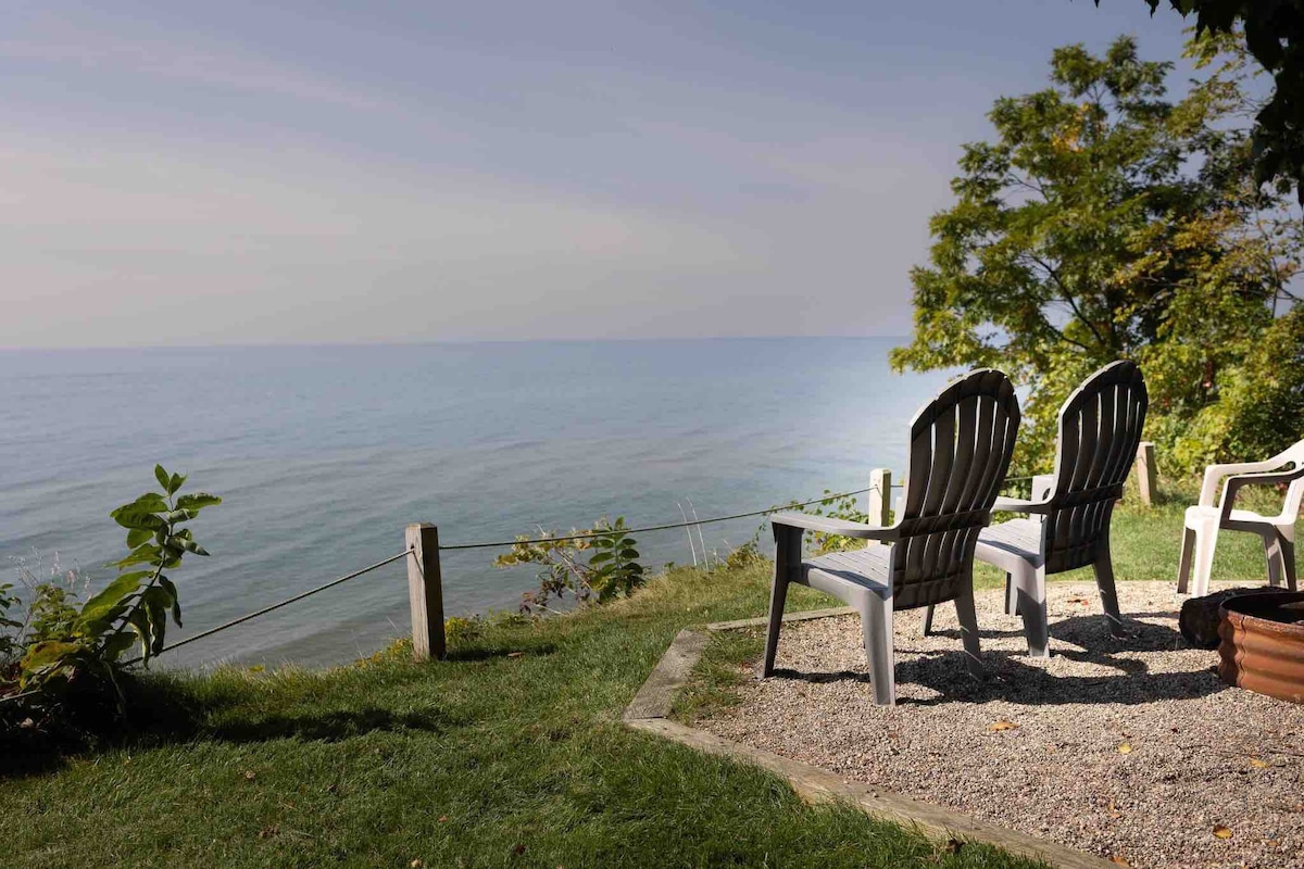 Lake Michigan Beach Cottage - Stunning Views