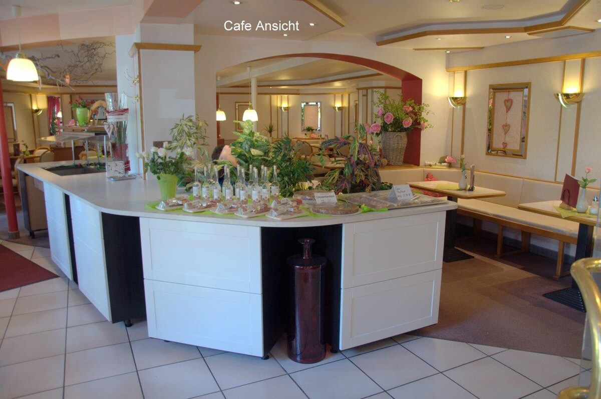 Hotel-Garni Café Räpple ， （ Bad Peterstal-Griesbach ） ，豪华双人客房2 ， 45平方米，独立客厅和卧室