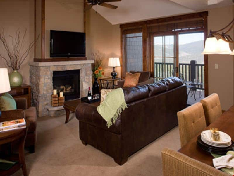 Ski-in Condo + Fireplace & Balcony