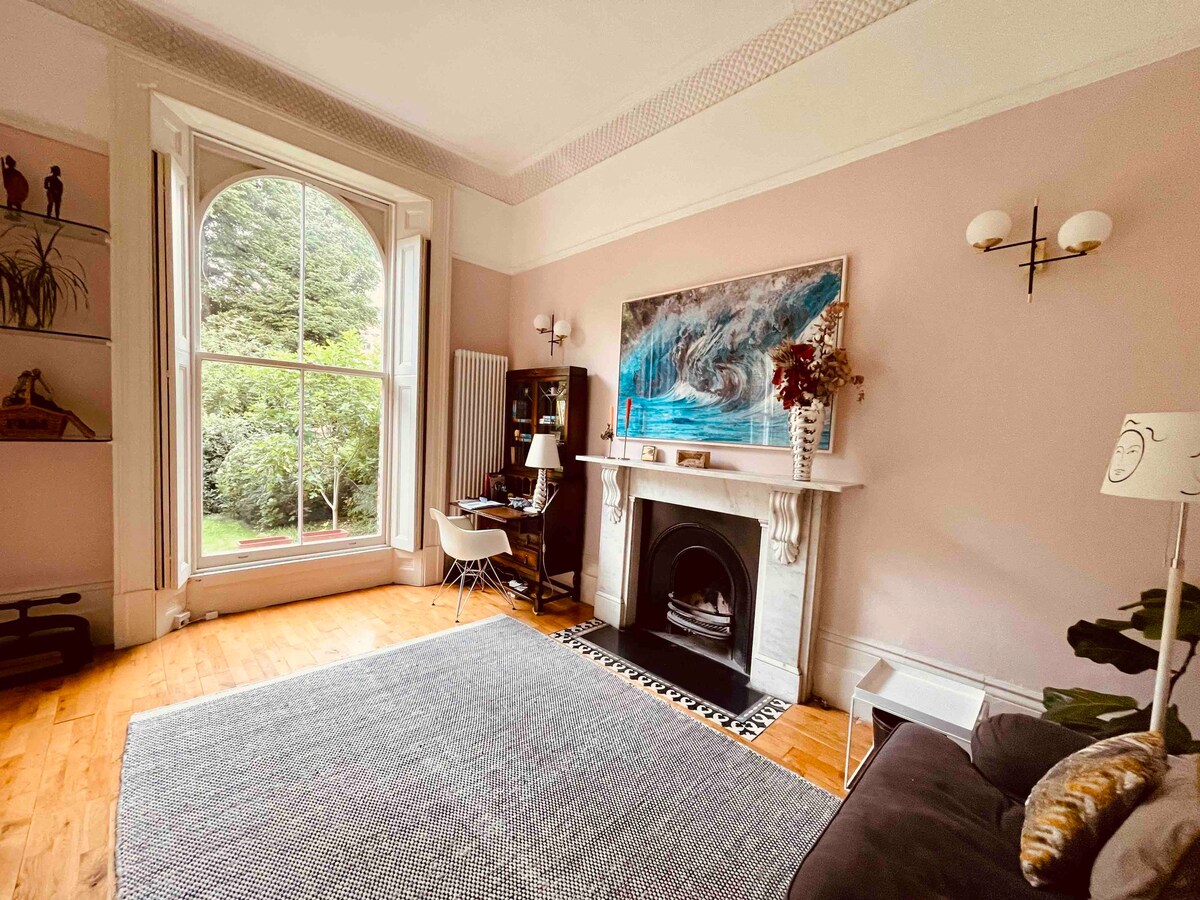 Period flat in leafy London N5