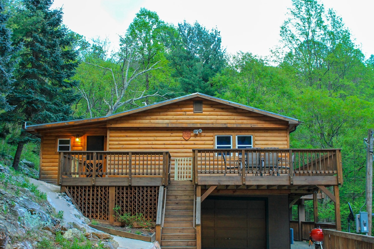 Shenandoah Treehouse & Mountain Lodge