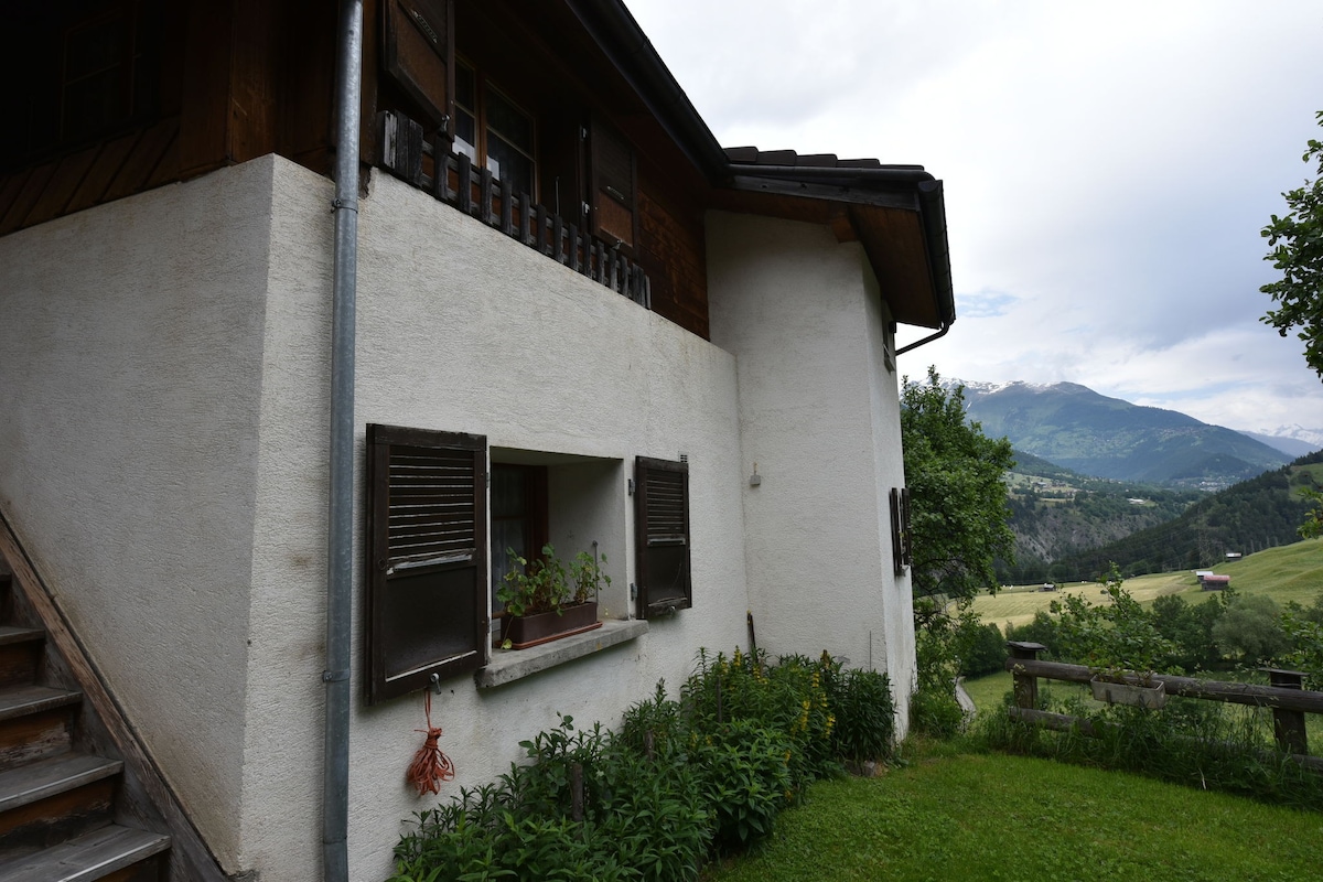 detached holiday home in Grengiols / Valais views