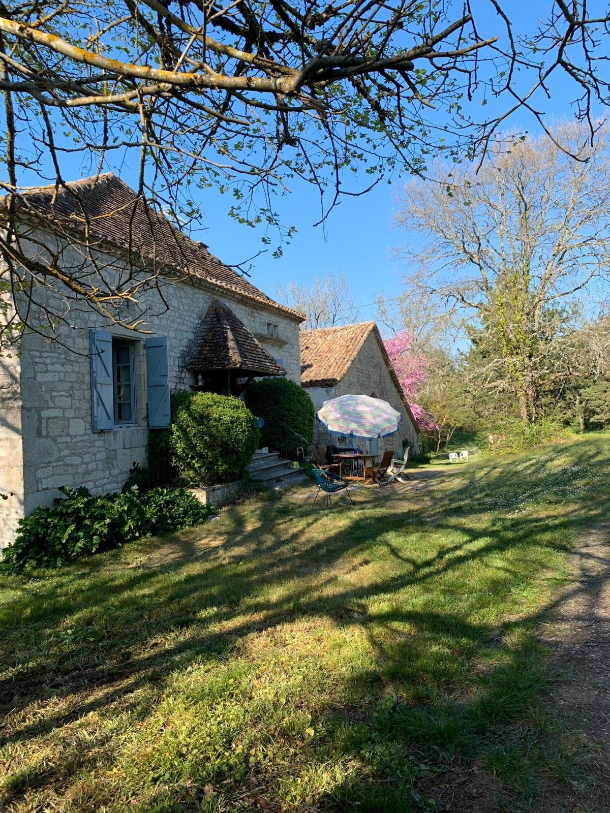 Maison de campagne au milieu de la nature