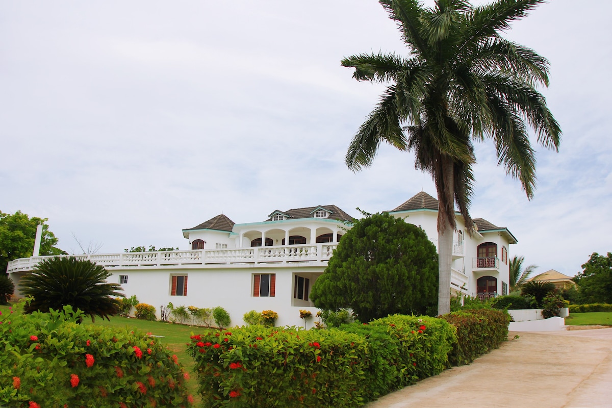 Jamaica Seaview Chateau