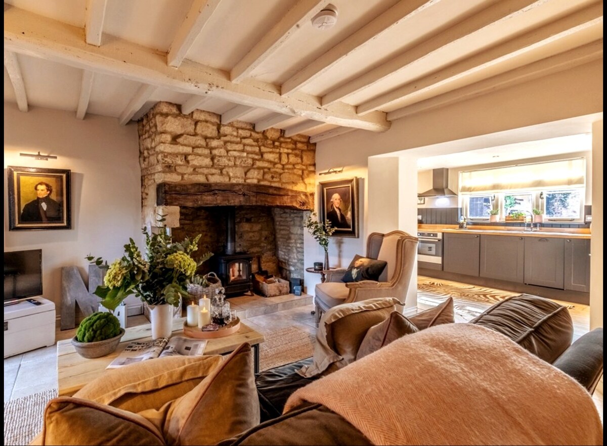 Luxury Cotswolds Cottage, romantic stay …