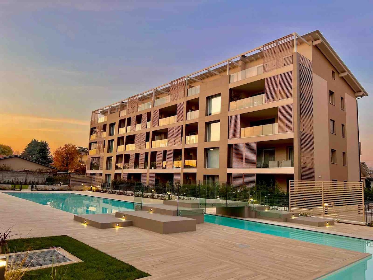 带泳池的现代公寓-「Cara Brianza」