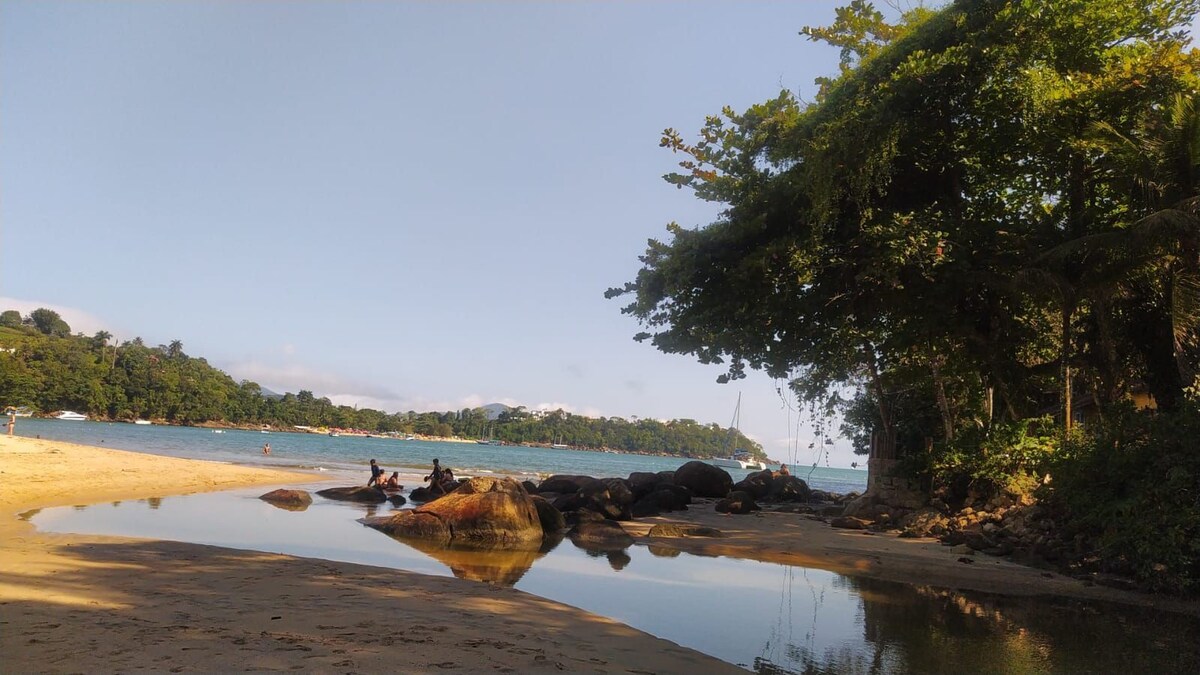 Casa espaçosa a 400 metros da praia