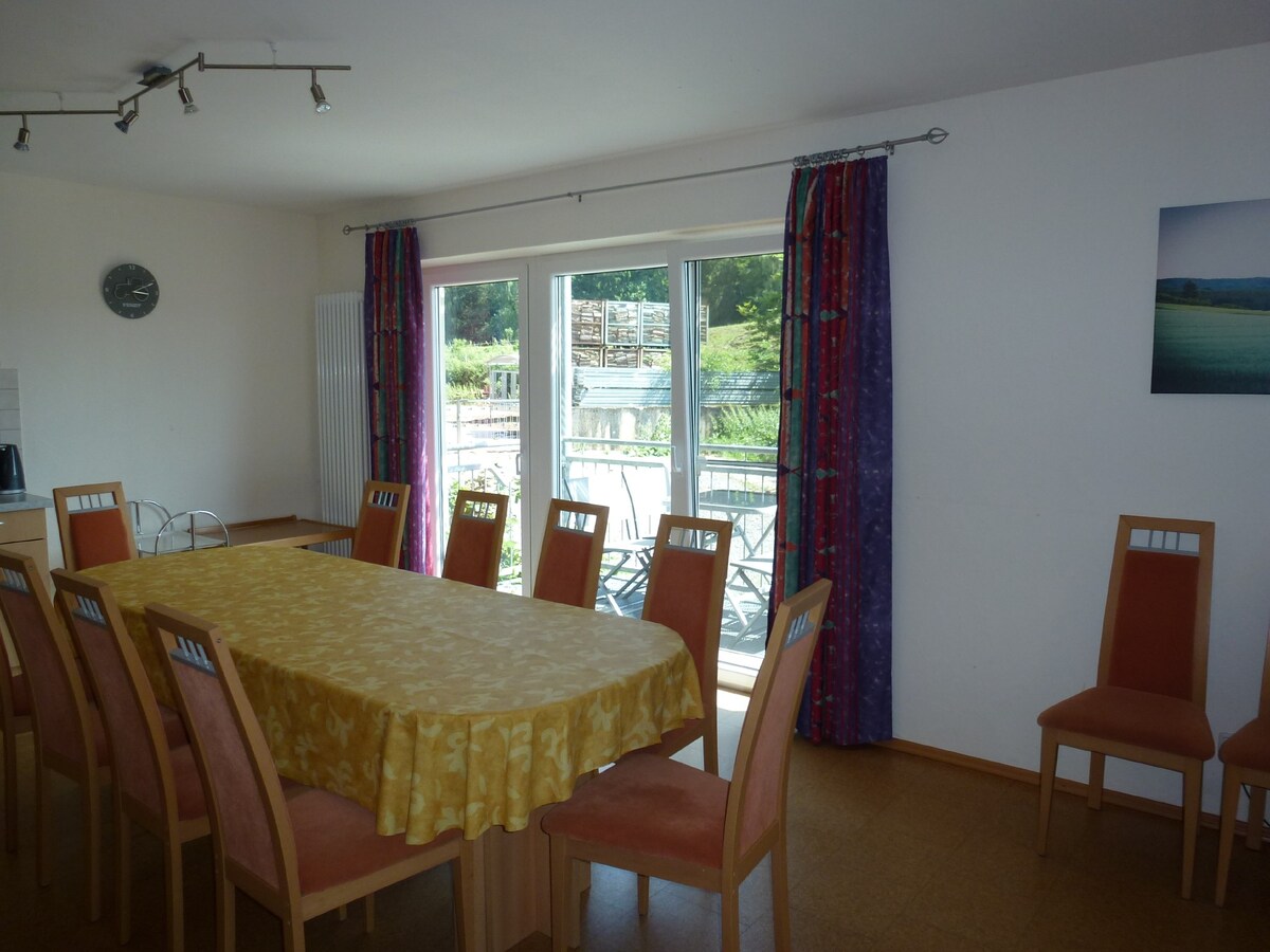「Lindleshof」公寓（ Sulzfeld im Grabfeld ）、90平方米的Rosamarin度假公寓、2间卧室、2个卫生间