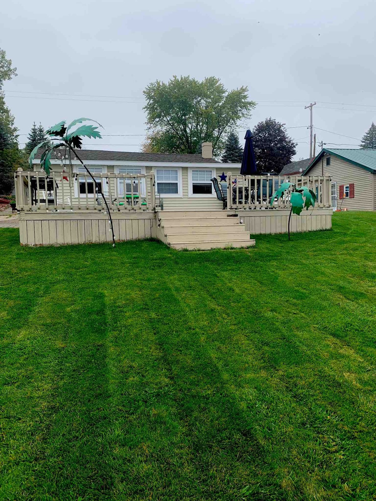 Private Lakefront Cottage on all Sports Lake