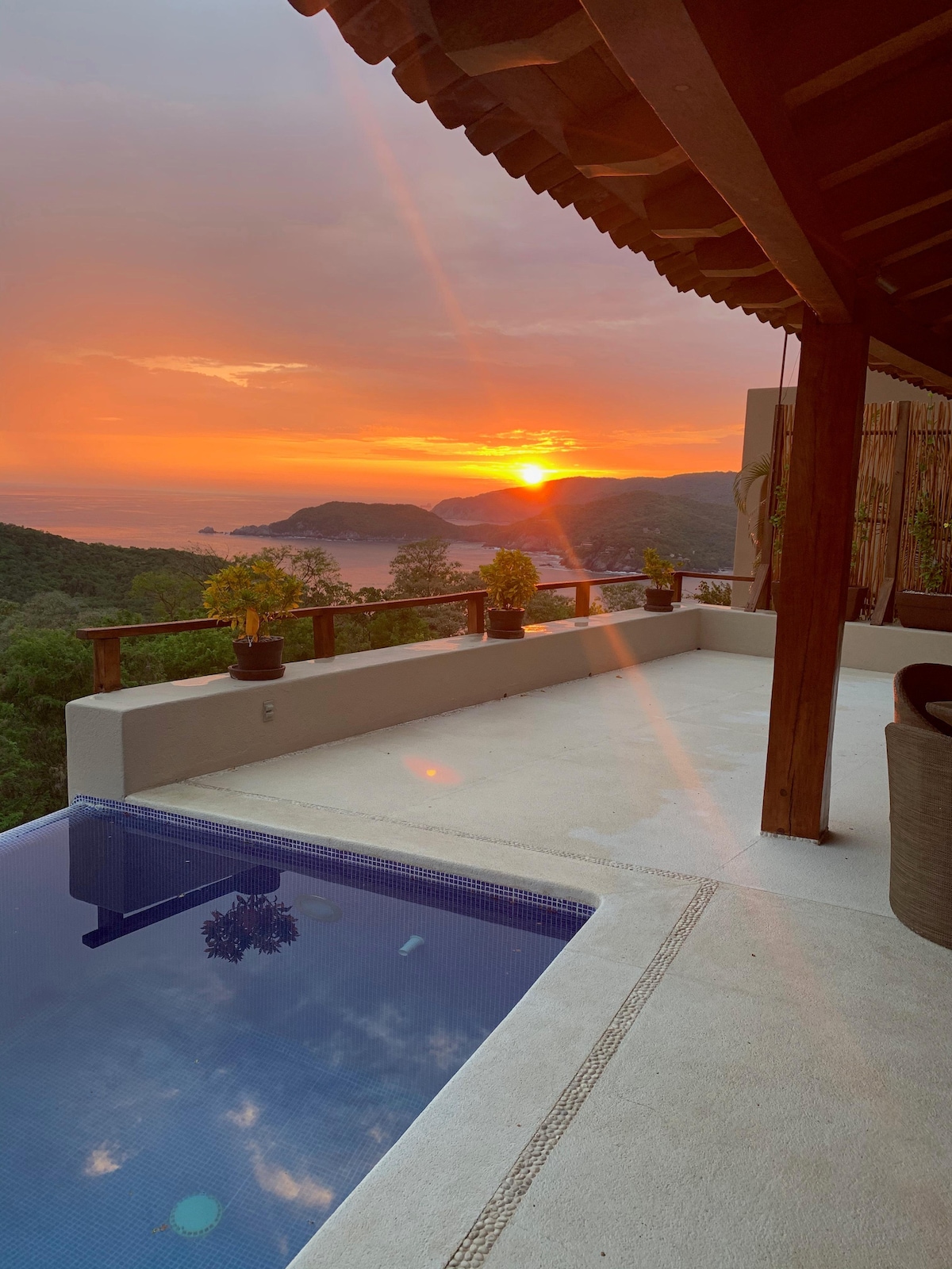 Zihuatanejo Villa w/ ocean view and private pool