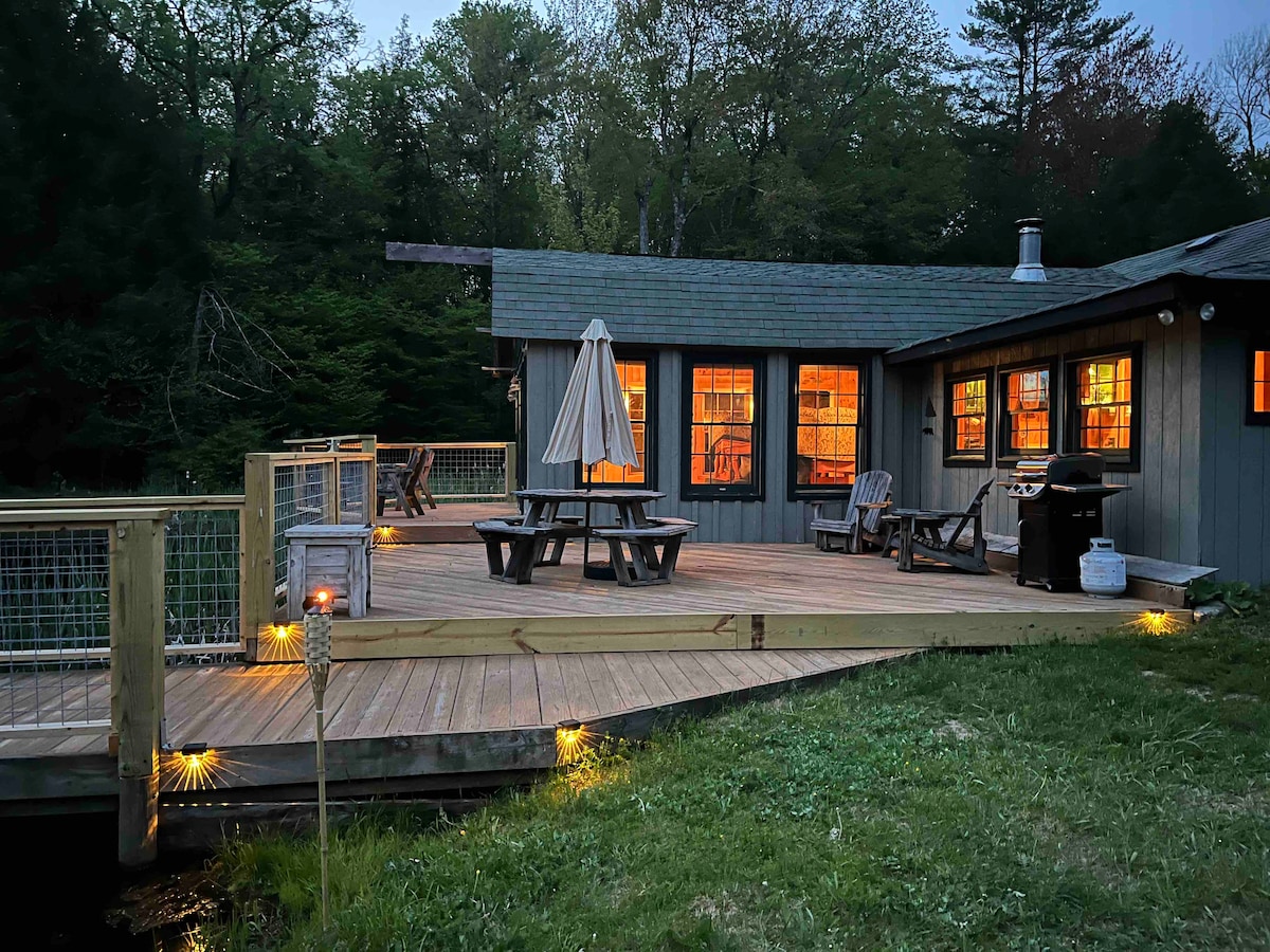 Secluded Rustic Cabin w/ Fire Pit & Pond