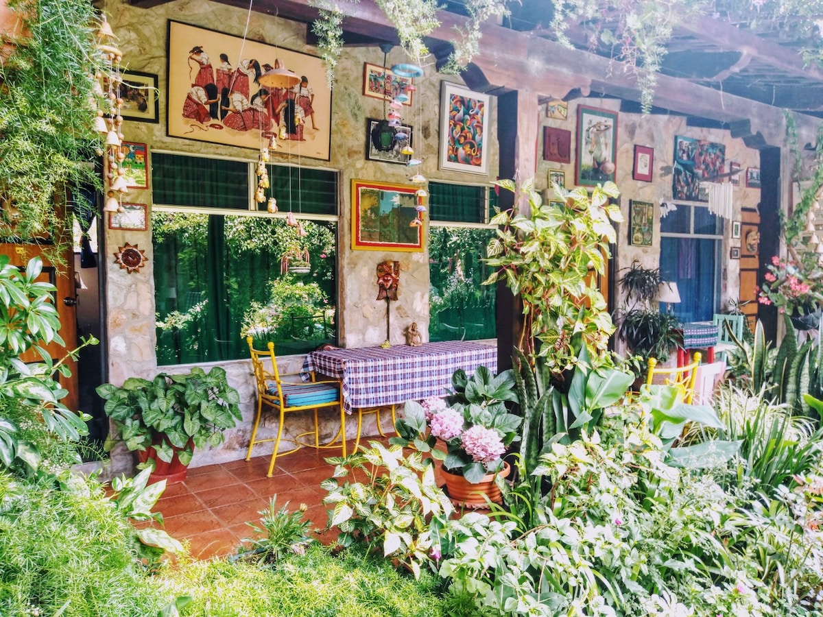 Leaf Room, Antigua 's Garden of Eden, Guatemala