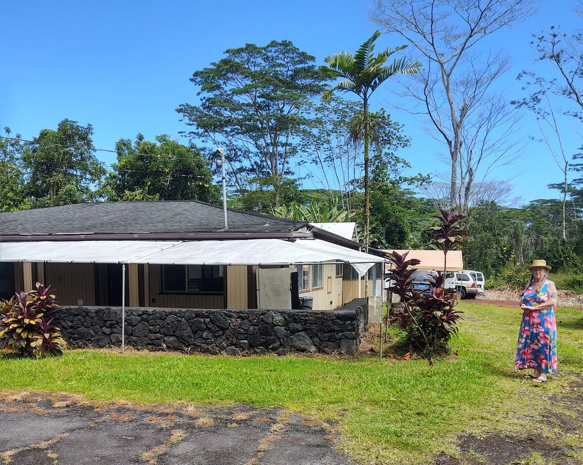 "Puna Tiki", clean, private bath, entry, &parking