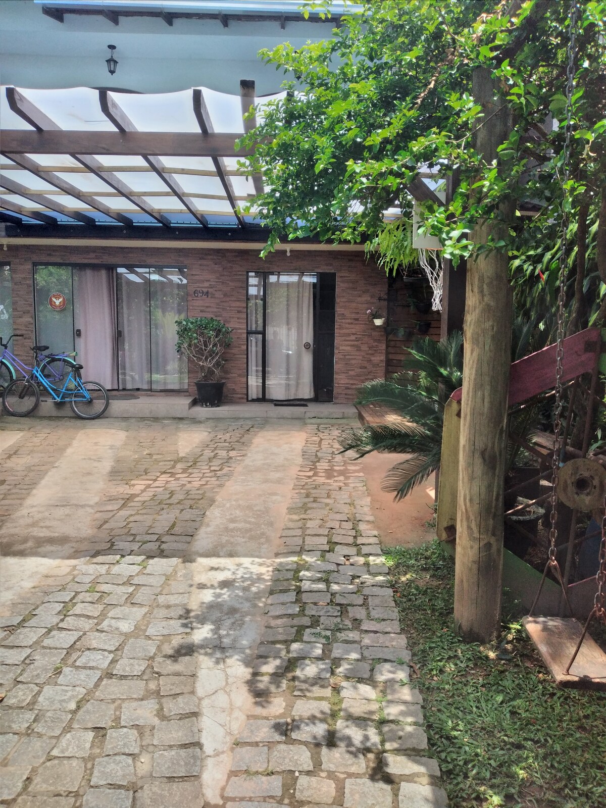 客栈可容纳一对夫妇和一个孩子，有花园和车位，靠近银行和超市，距离Balneário海滩约6公里。