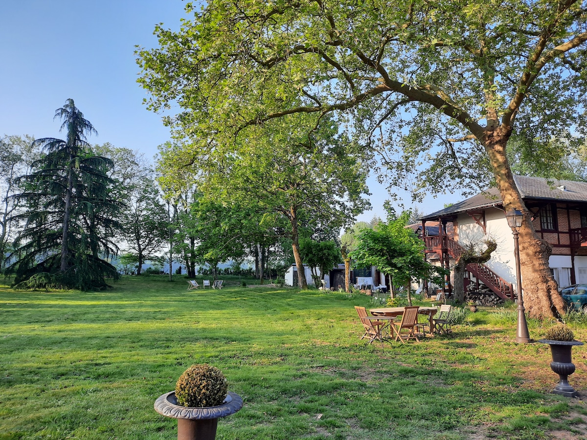 Gîte deux chambres dans un vaste parc