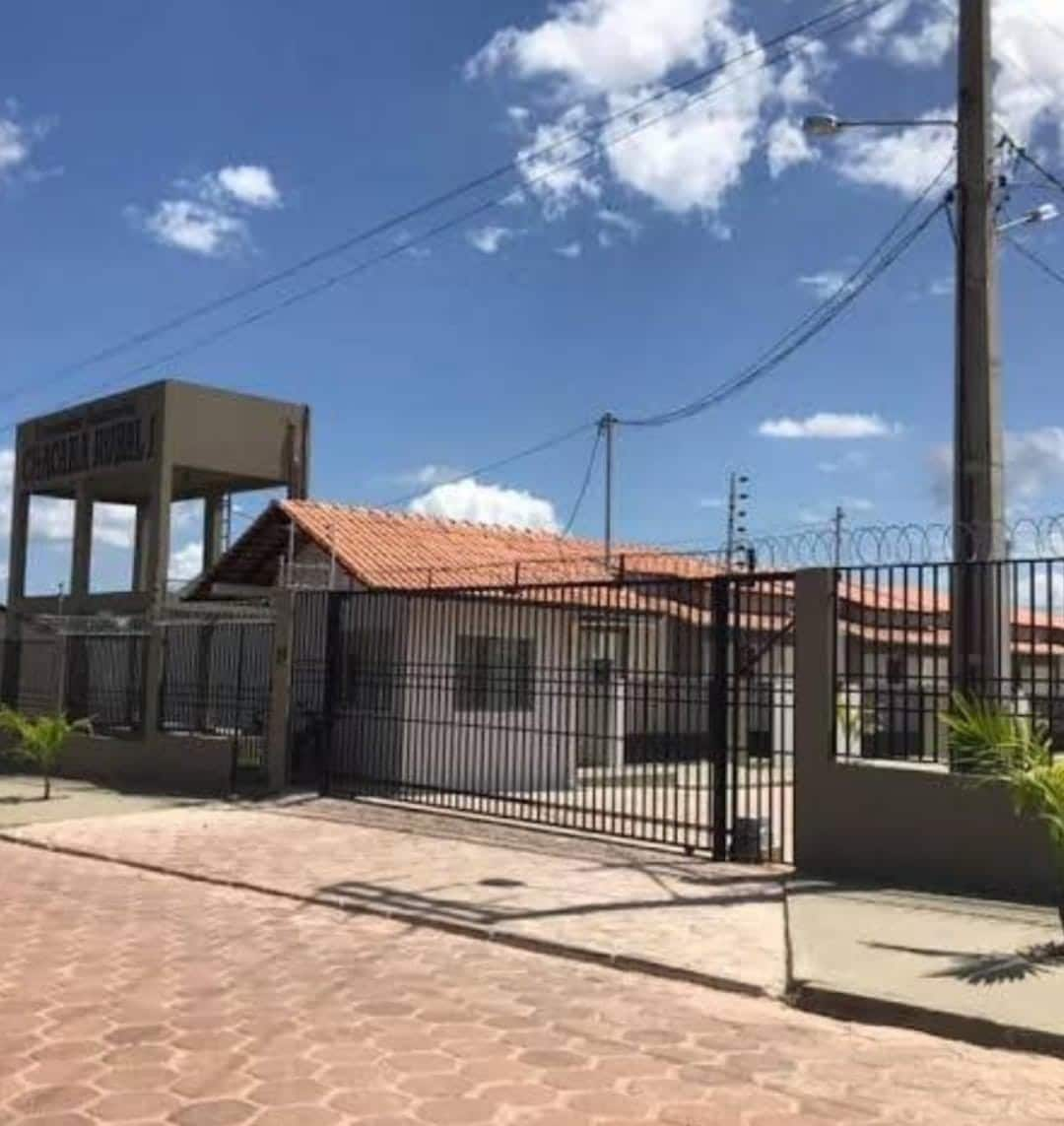 Casa em condomínio fechado.