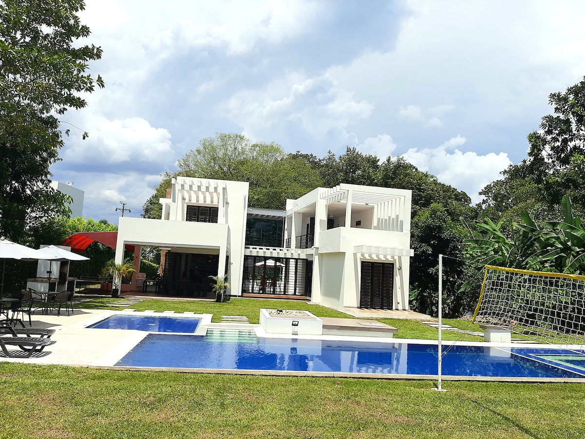 Hermosa Casa Campestre + piscina Carmen de Apicalá
