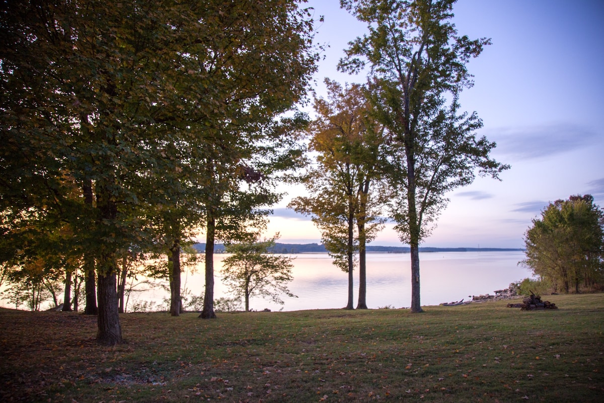 Rockcastle Lakefront Retreat