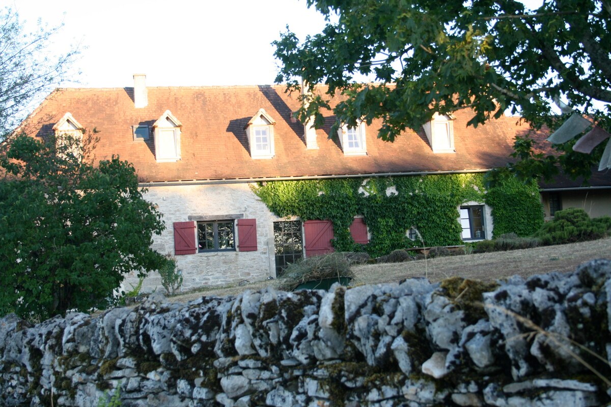 Maison avec piscine et tennis près de Rocamadour
