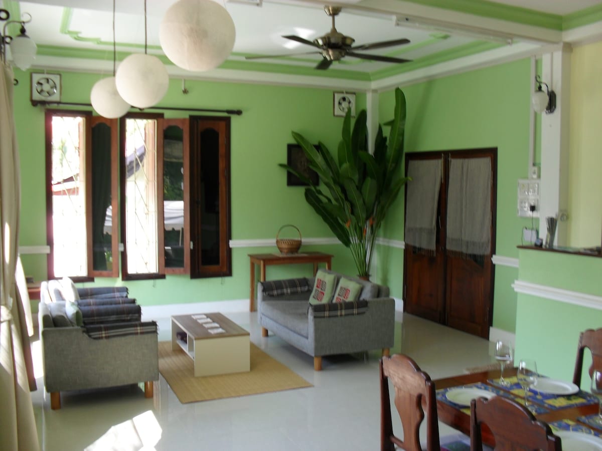 温室别墅美丽的老挝风格家庭住宅。
