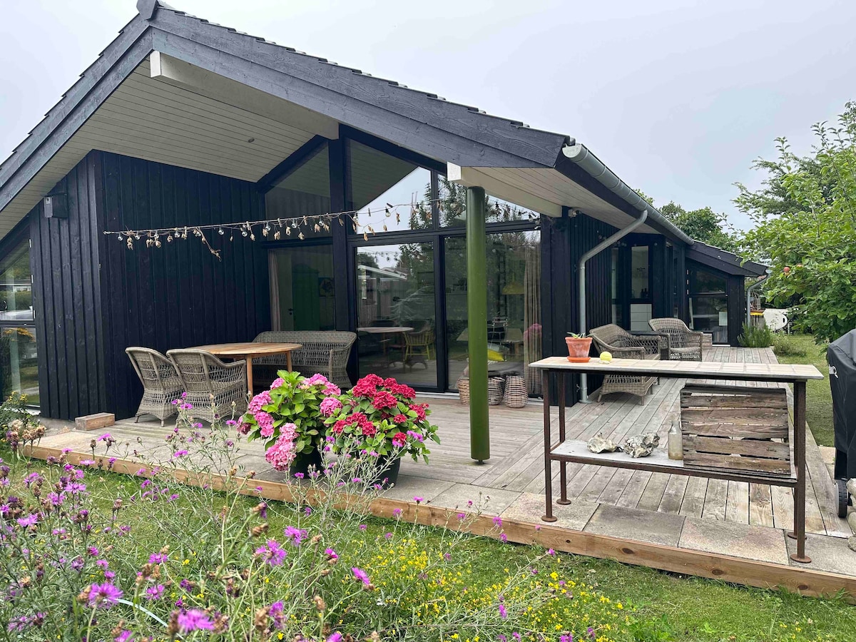 Skønt sommerhus tæt ved badestrand